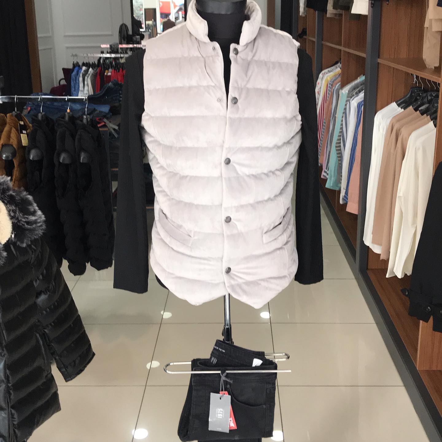 Pantolon seçkisi · CFzYzIVADEf