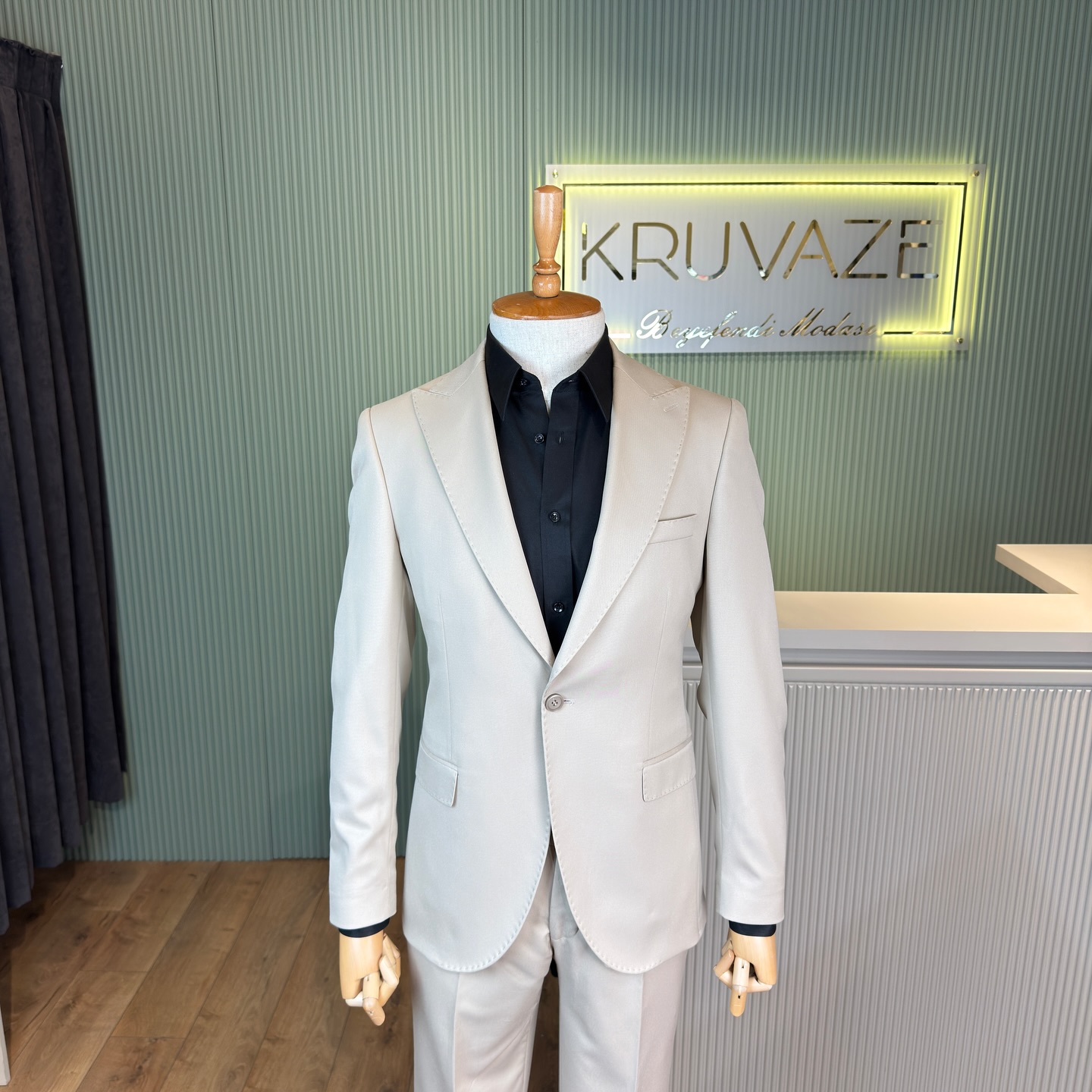 Takım elbise seçkisi · DTfcJ77jSvE