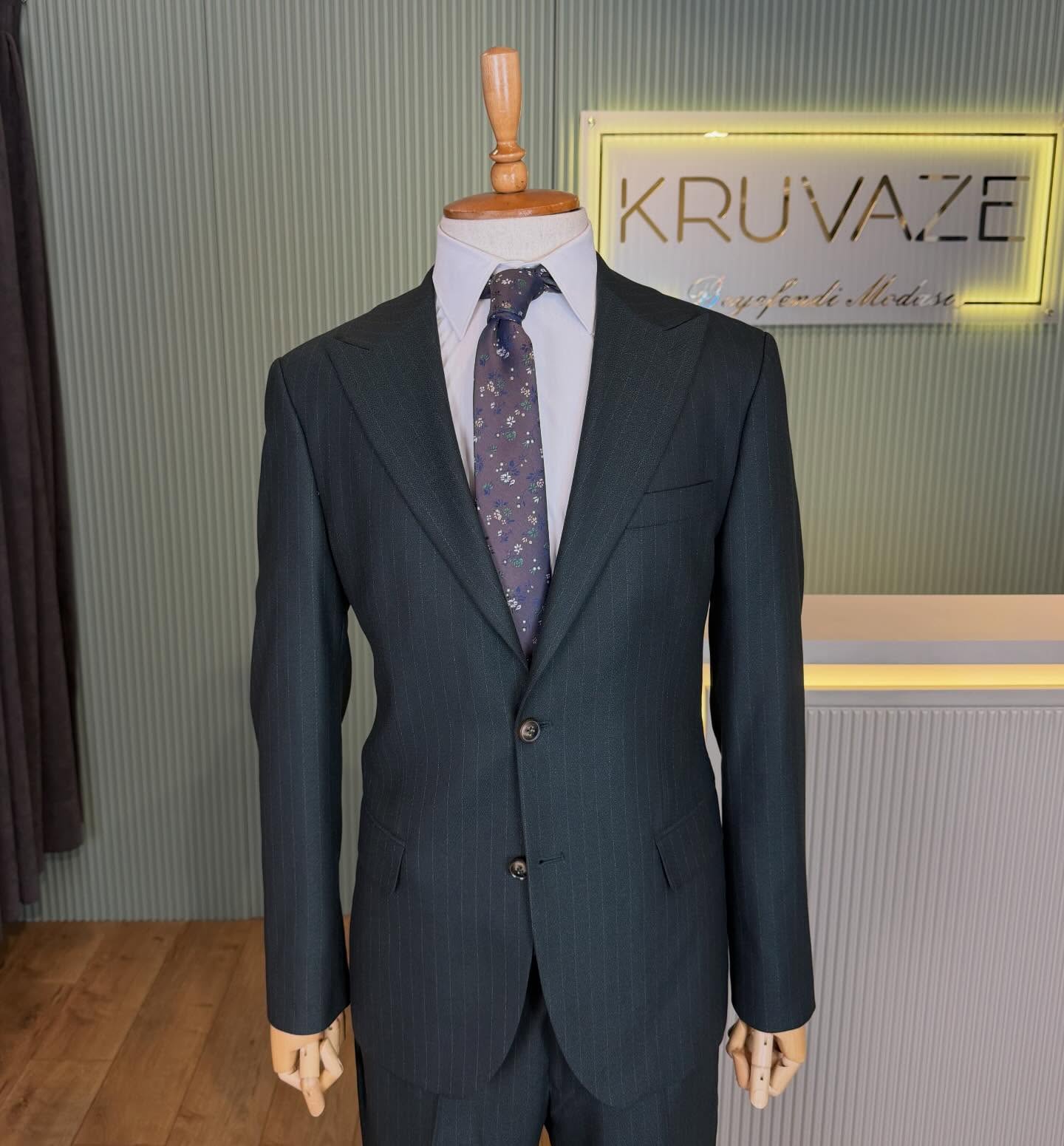 Takım elbise seçkisi · DUTzGd7DRvb