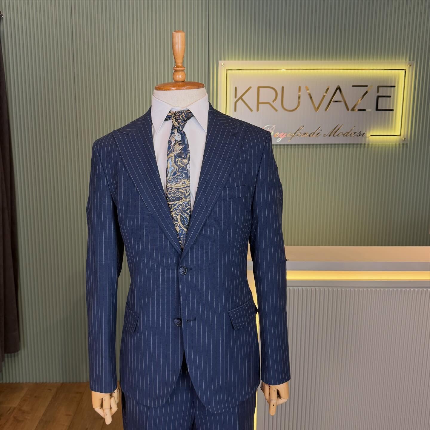 Takım elbise seçkisi · DUTzMQJjZhw