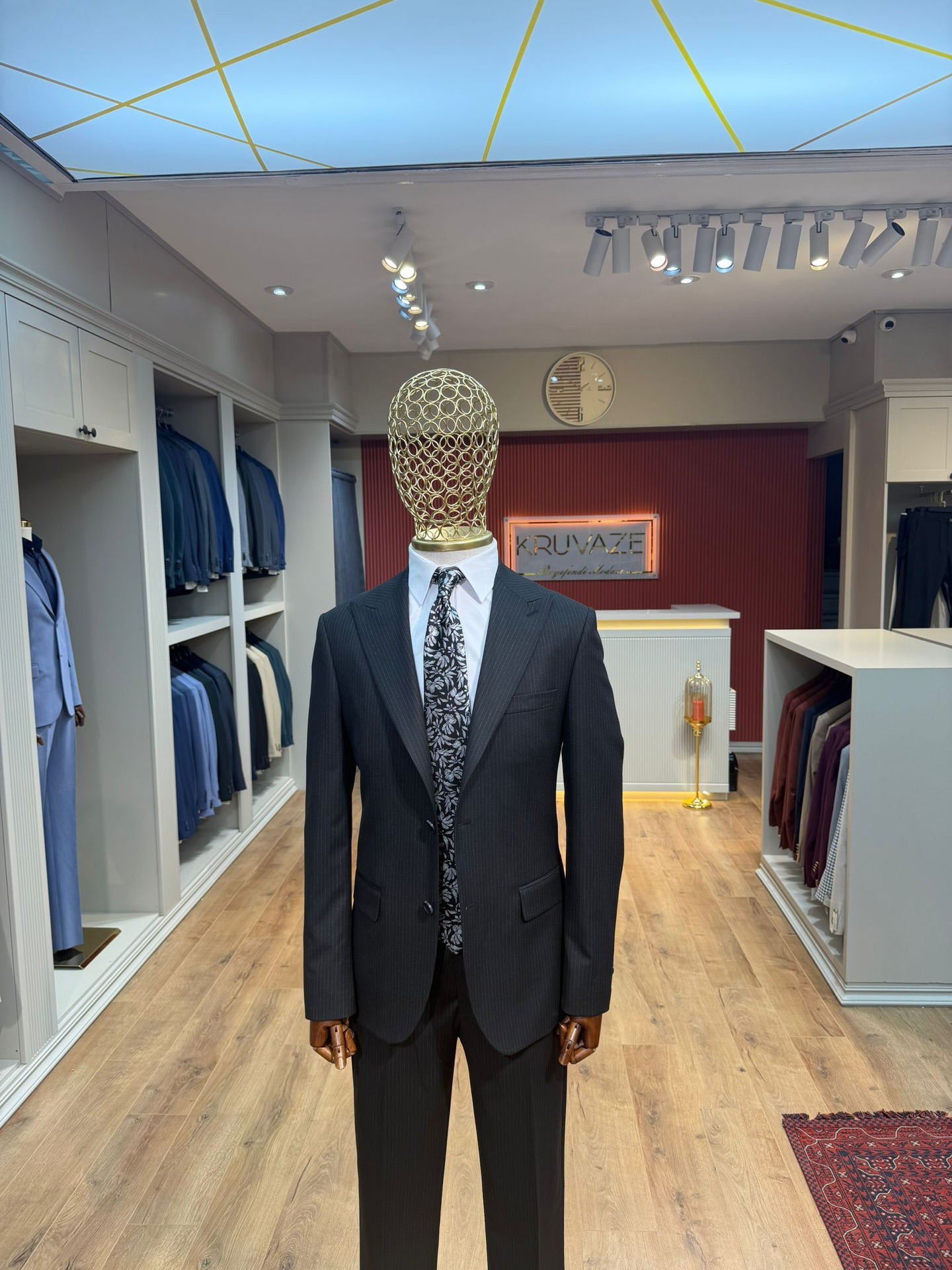 Takım elbise seçkisi · DVsps8QjTAe