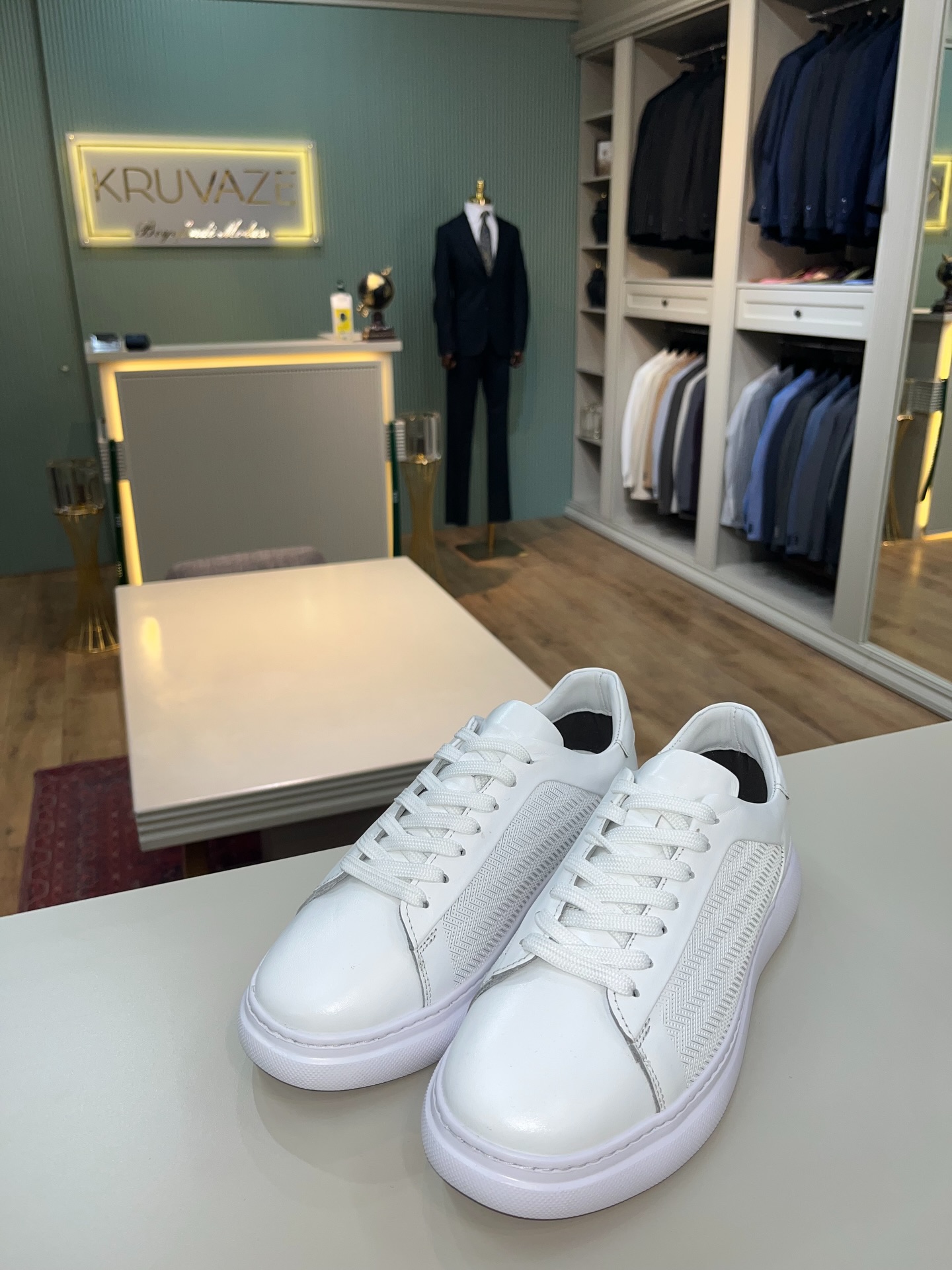 Ayakkabı seçkisi · DXL95kKDUvI